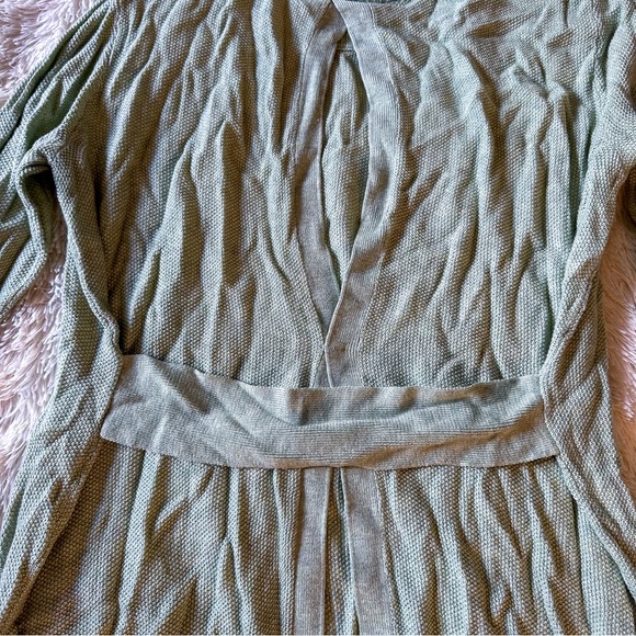 Lululemon long sleeve open back - Picture 4 of 6